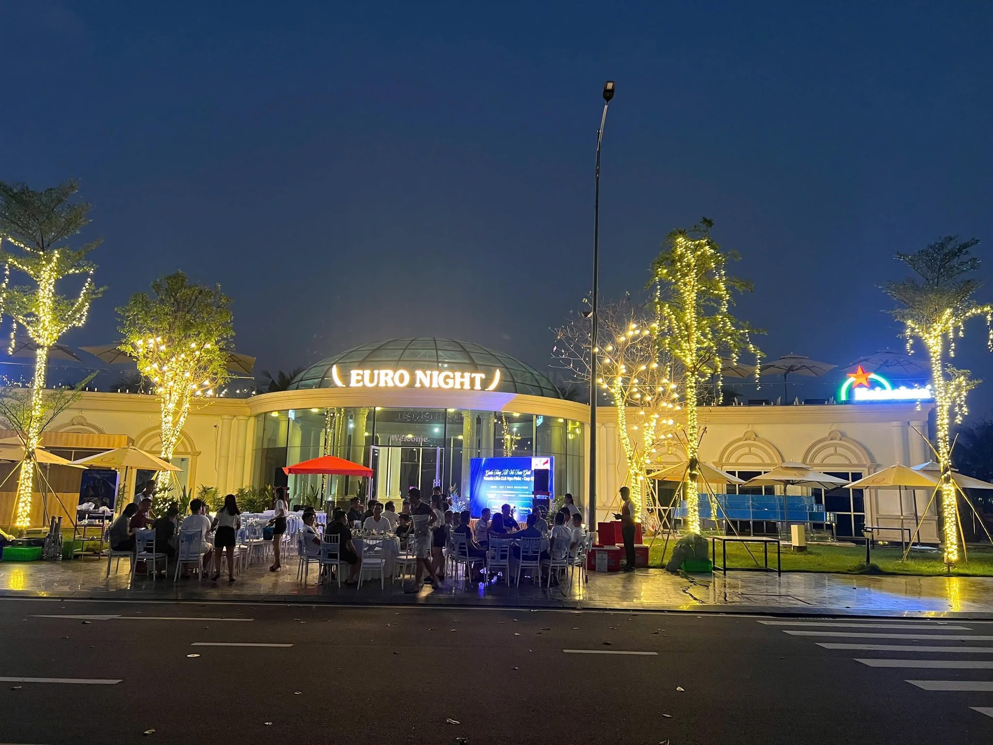 Nhà hàng Euro Night Vạn Phúc