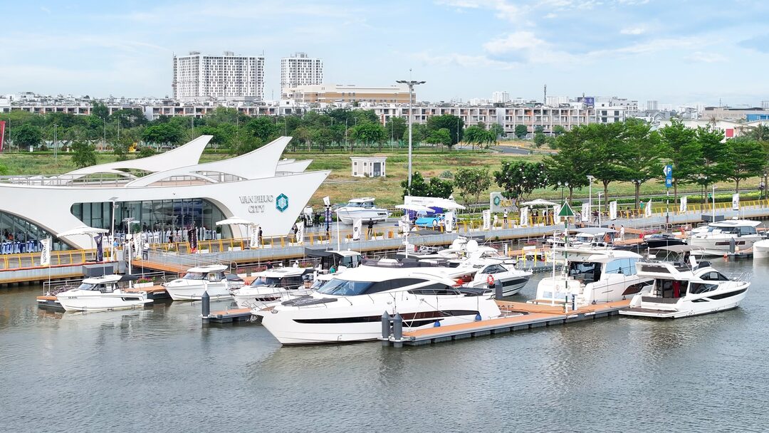 Bến du thuyền Marina Royal